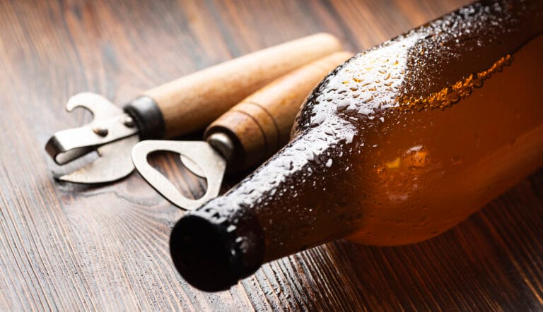 פותחנים ממותגים – מתנה קטנה עם נוכחות גדולה 🍾